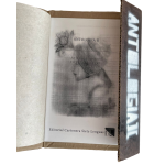 Fotografía de la portada interior del libro cartonero Antología II de Siete Lenguas Editorial. Se observa el libro abierto, mostrando la página interior de la portada. A la izquierda, se ve la tapa interior de cartón sin impresión. A la derecha, se aprecia una ilustración en escala de grises de un rostro femenino con una flor en el cabello, sobre la cual se superpone el título Antología II y los nombres de las escritoras: Arlette Luévano, Itzamá Enríquez y Eliud Nájera. En la parte inferior derecha, se repite el logo de la editorial "Editorial Cartonera Siete Lenguas". El lateral derecho del libro, hecho de cartón corrugado, muestra la palabra "ANTOLOGÍA" parcialmente visible en letras blancas sobre un fondo marrón oscuro. Este libro es una edición cartonera, lo que significa que está hecho con tapas de cartón reciclado, un detalle importante para entender su contexto artesanal y accesible. Fue editado en 2014 por Jonathan Vizcaíno.