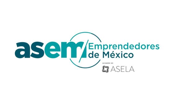 Logotipo de la Asociación de Emprendedores de México. Dice "asem" en letras minúsculas en azul oscuro y turquesa, dentro de un círculo incompleto en turquesa. A la derecha, en letras más pequeñas, se lee "Emprendedores de México" en turquesa y azul oscuro. Debajo, indica "Miembro de" seguido del logo de ASELA en gris.